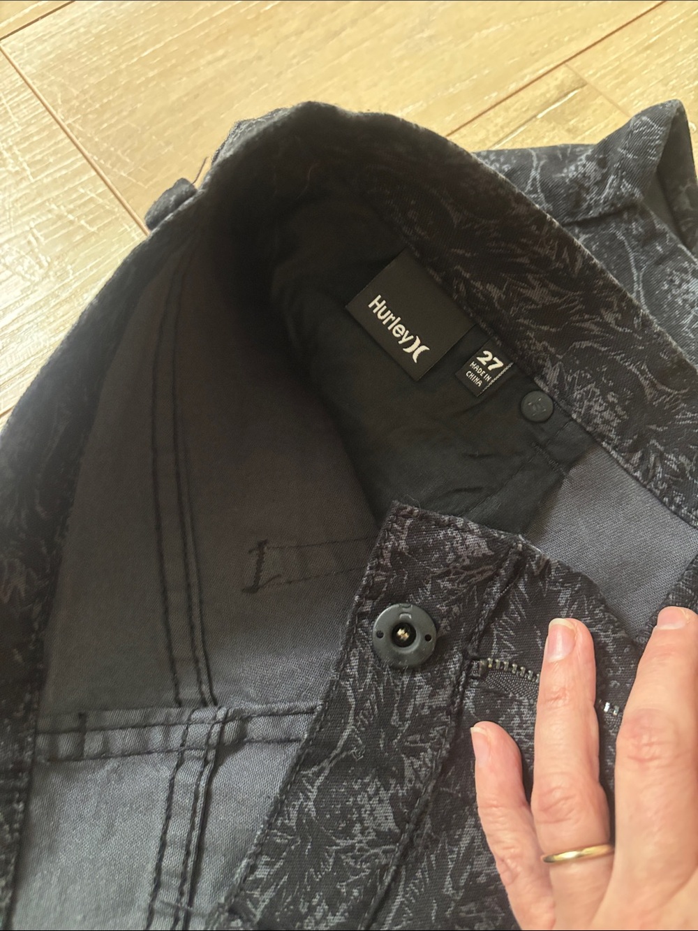Hurley Black Patterned New Shorts - Picture 10 of 10